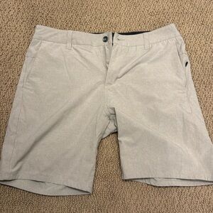 Vuori Aim Shorts Size 33 Khaki